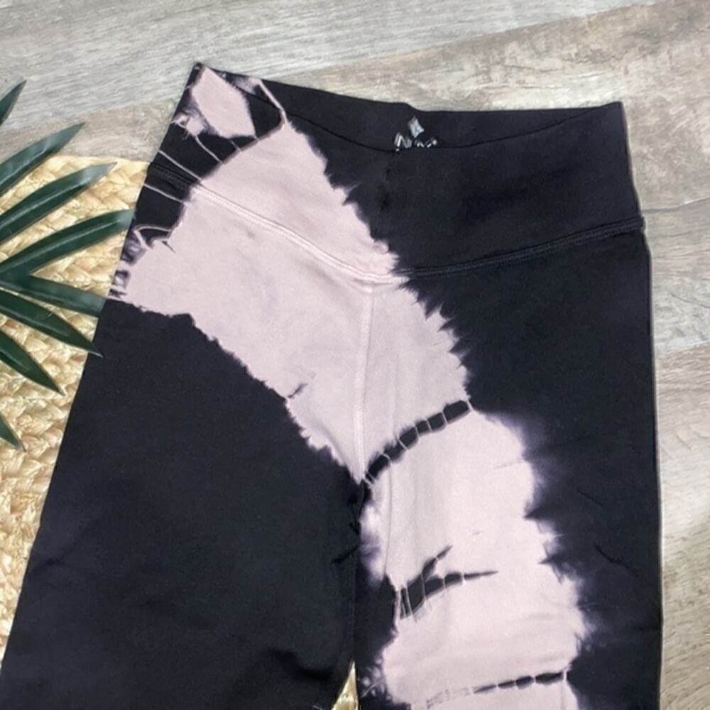 NUX MADE WITH LIVE CROPPED LEGGINGS size xsmall like brand new - Picture 3 of 6